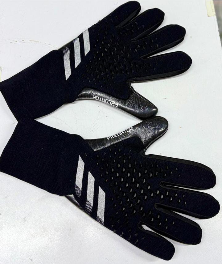 Predator gloves  - Image 2